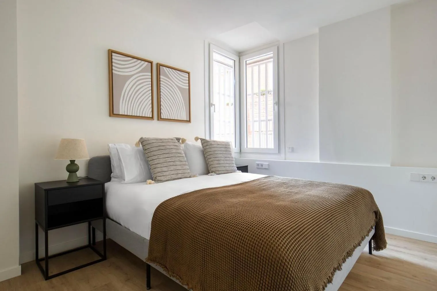 Blueground Sarria Doorman Fresh Renovation Bcn-120 Apartment Barcelona