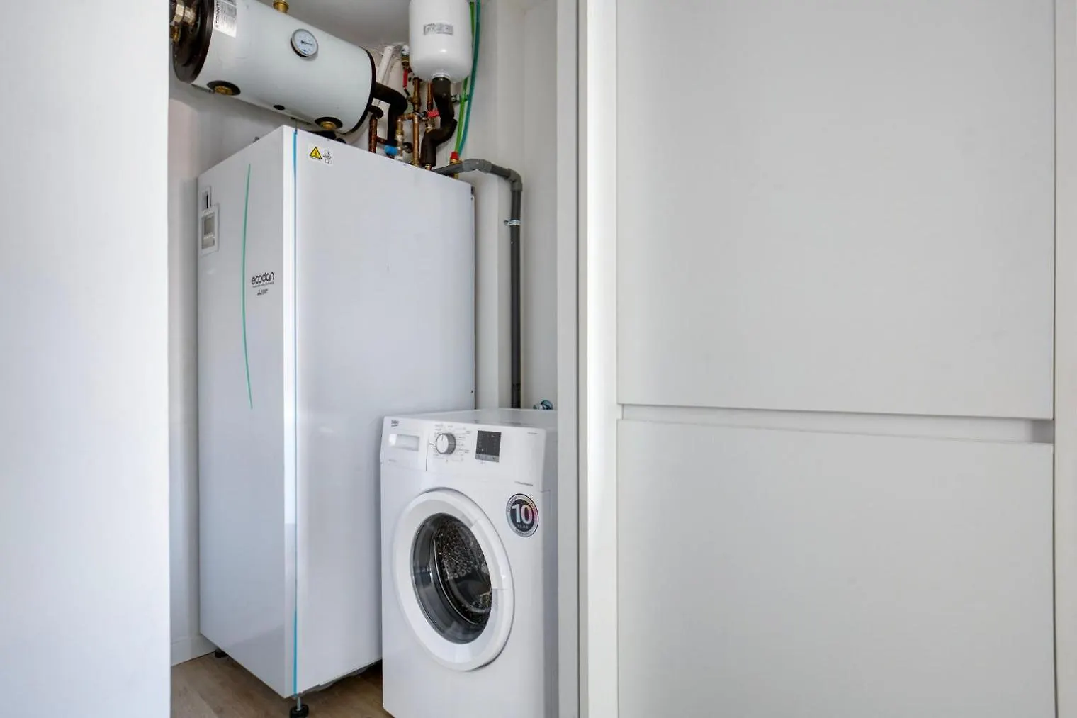 Blueground Sarria Doorman Fresh Renovation Bcn-120 Apartment Barcelona Spain