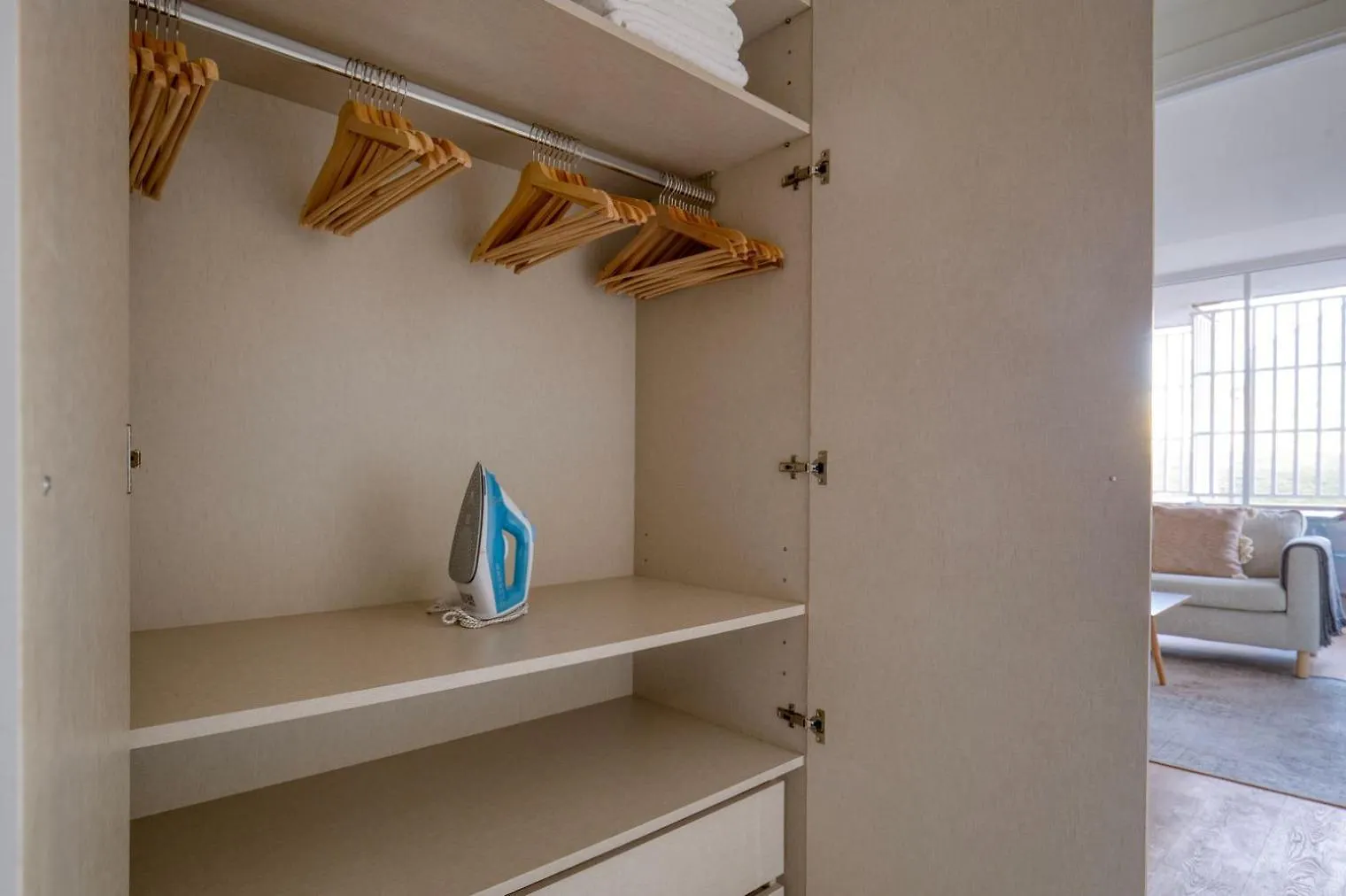 Blueground Sarria Doorman Fresh Renovation Bcn-120 Apartment Barcelona