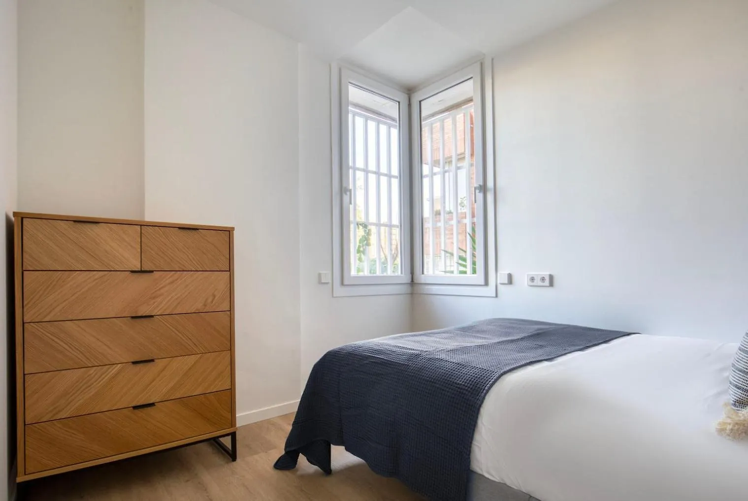 Blueground Sarria Doorman Fresh Renovation Bcn-120 Apartment Barcelona 0*,  Spain