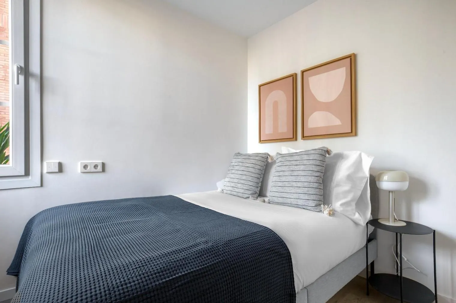 Blueground Sarria Doorman Fresh Renovation Bcn-120 Apartment Barcelona